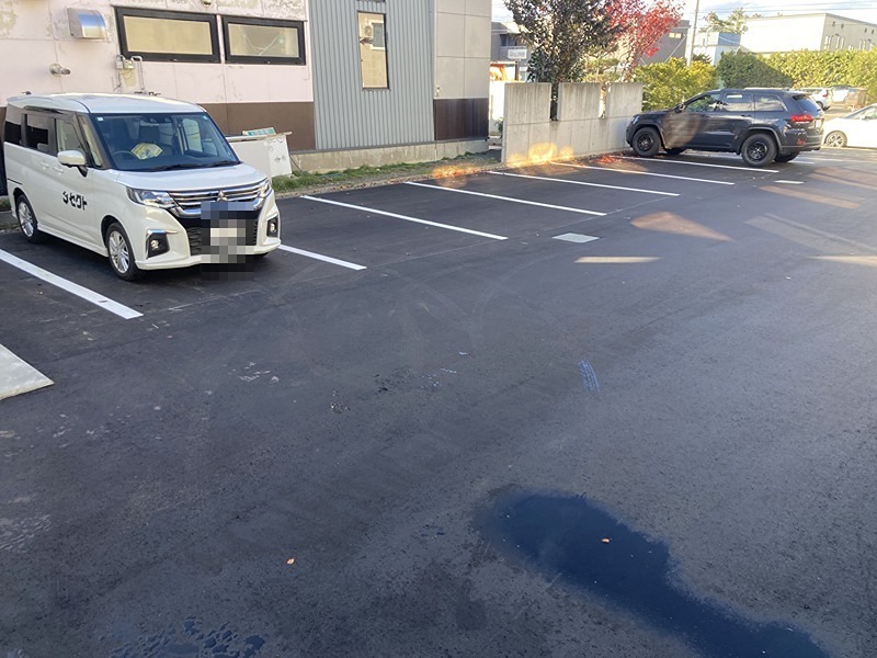 グランデル２ 駐車場