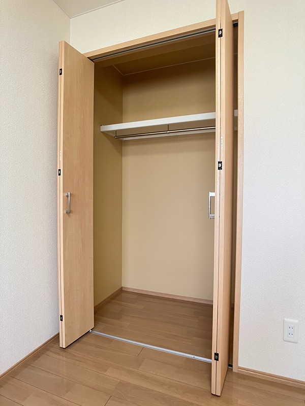 グランソレイユ屯田 収納