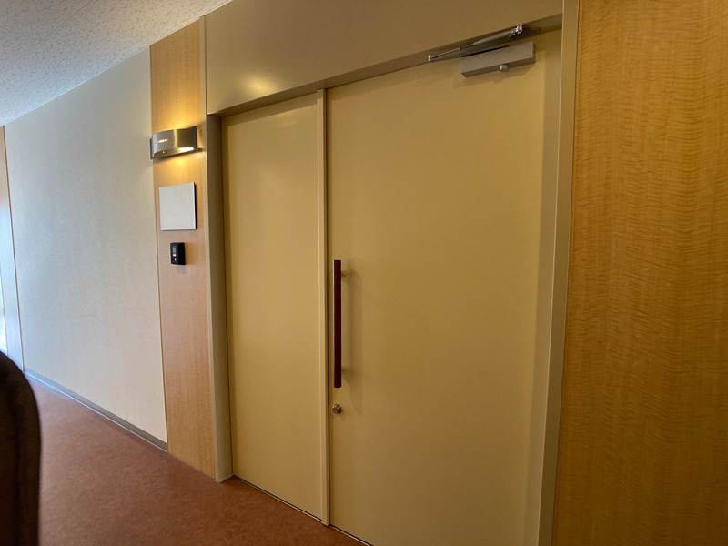 あいおいビル 玄関
