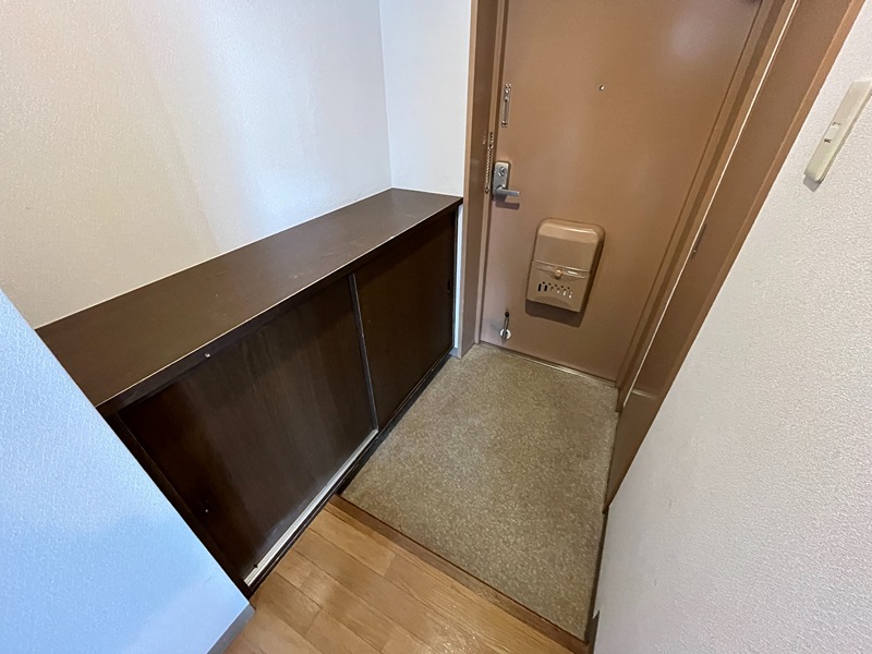 アレグロビル 玄関