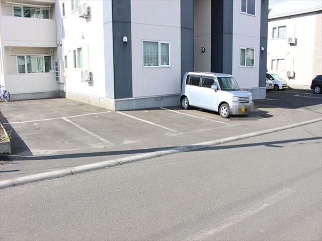 ウエストハウスⅡ 駐車場