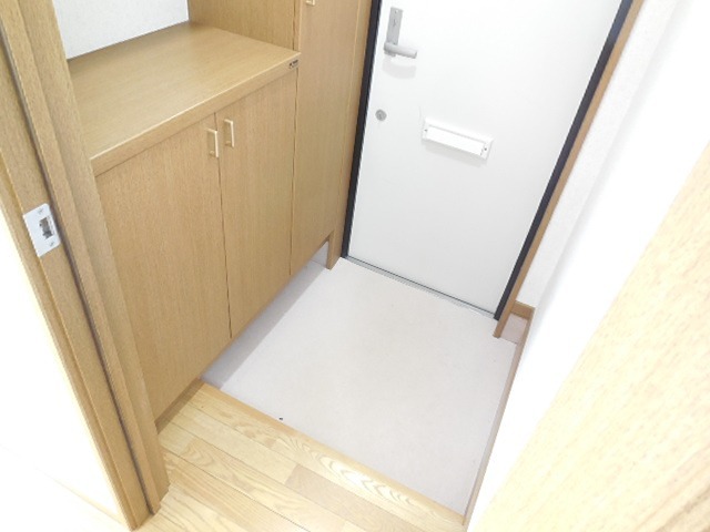 ハイツリラ 玄関