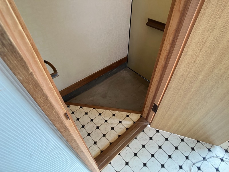 葵ハイツ 玄関