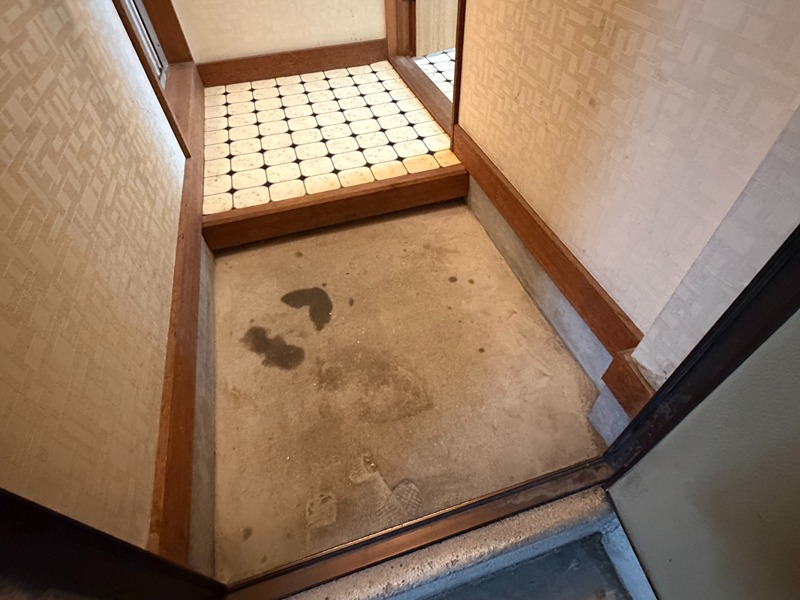 葵ハイツ 玄関