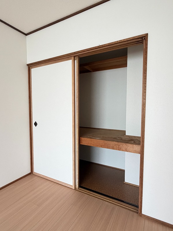 ＴＫハイツ 収納