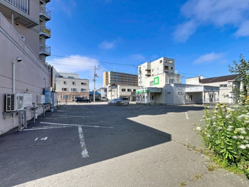 アレグロビル 駐車場