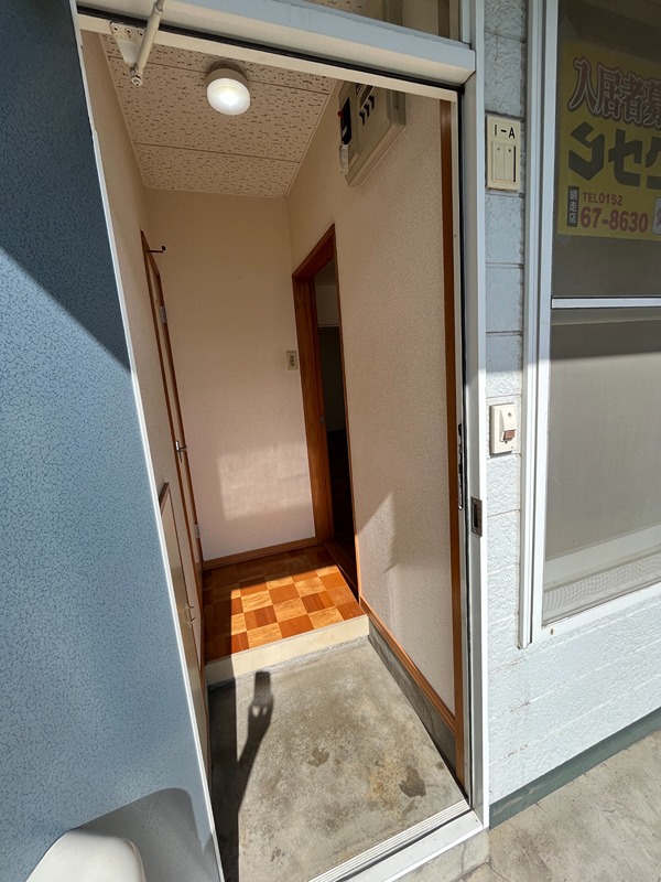 リラハイツ潮見 玄関