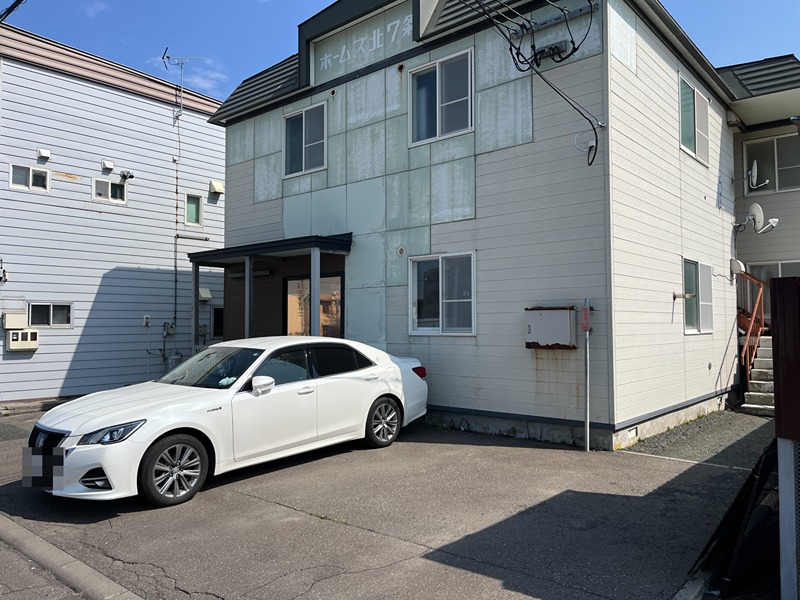 ホームズ北７条 駐車場