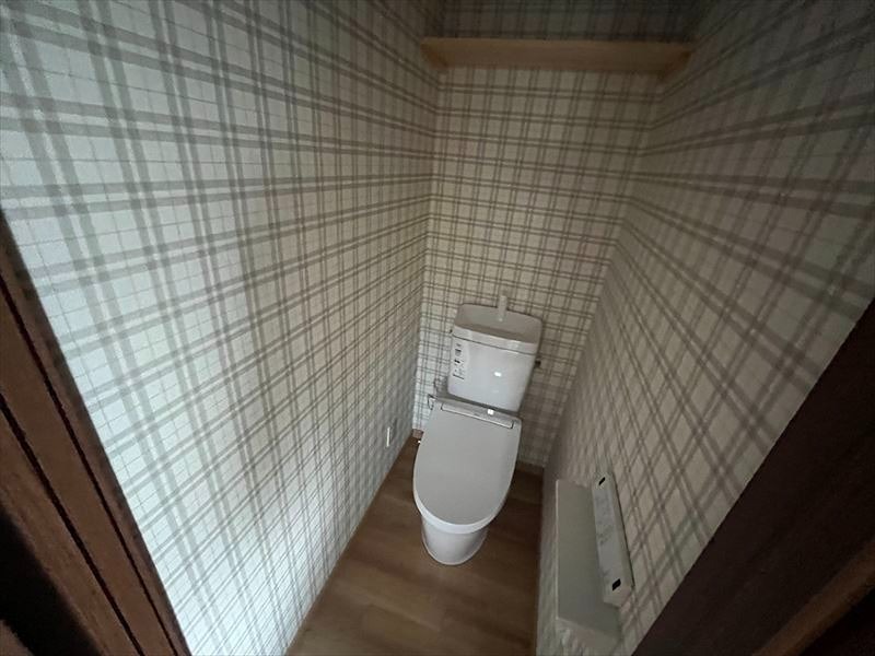 西富町２丁目７番８号戸建 トイレ