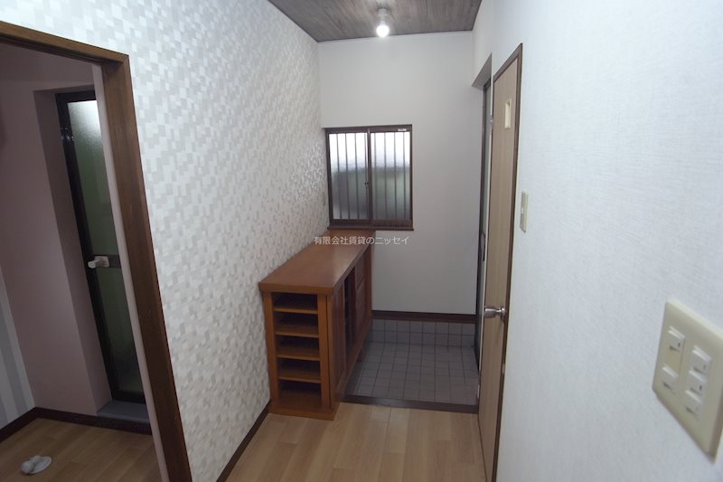 プレミア紀寺２号 玄関