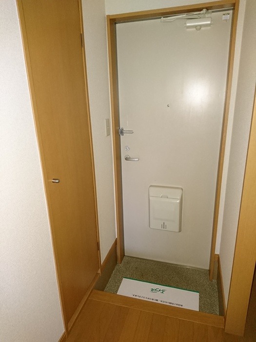 マ　メゾン志賀 玄関