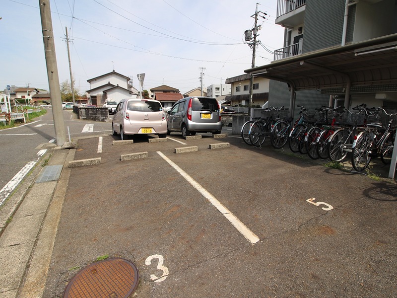 クレール大森 駐車場