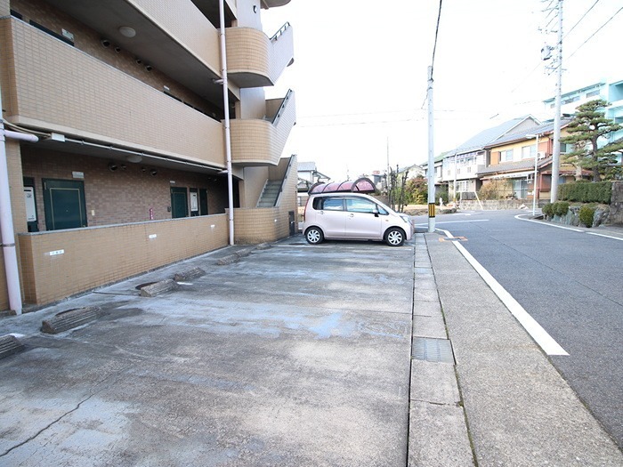 グランフォーレ 駐車場