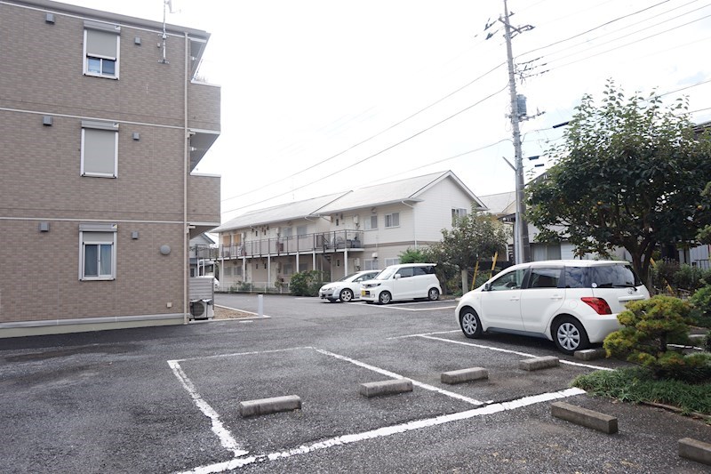 コンフォール 駐車場