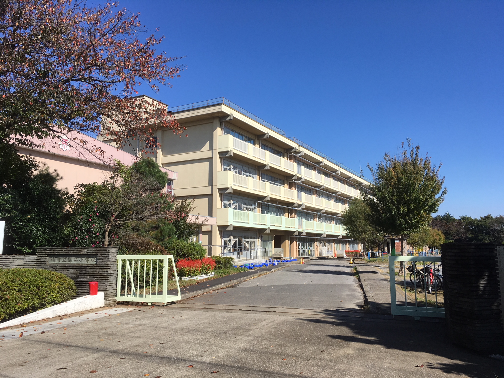 ピュアタウン南逆井Ｃ 小学校