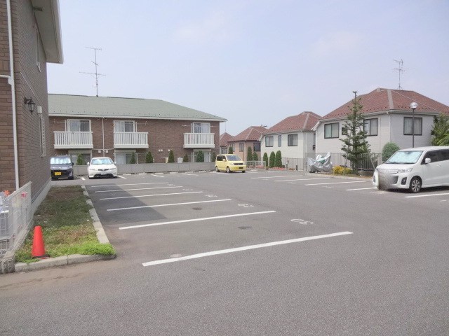 キャトルセゾンＥ 駐車場
