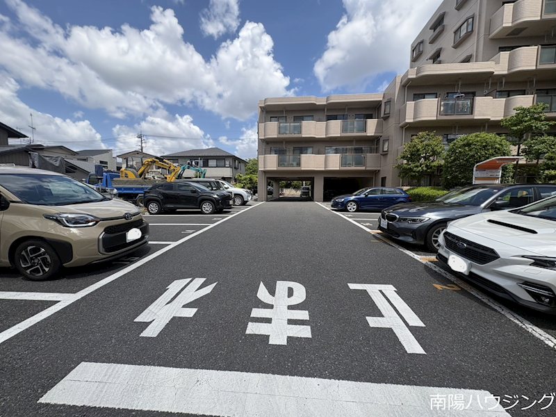 グランメール成城 駐車場