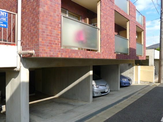 アステラス烏山 駐車場