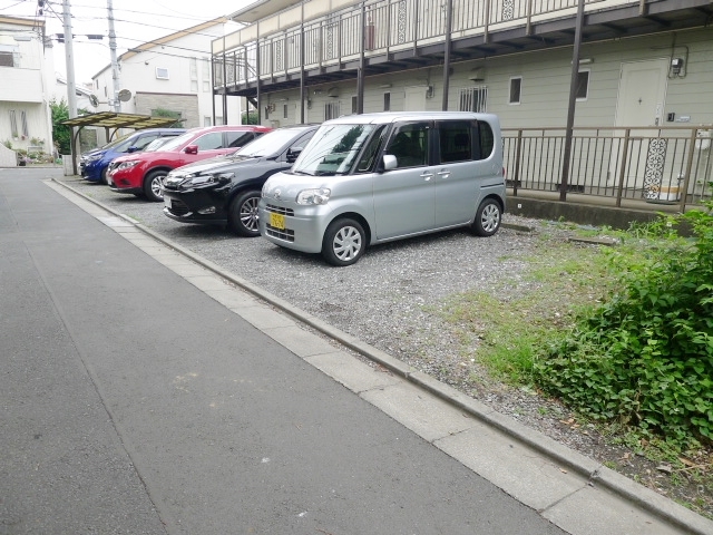 ガーデン若葉 駐車場