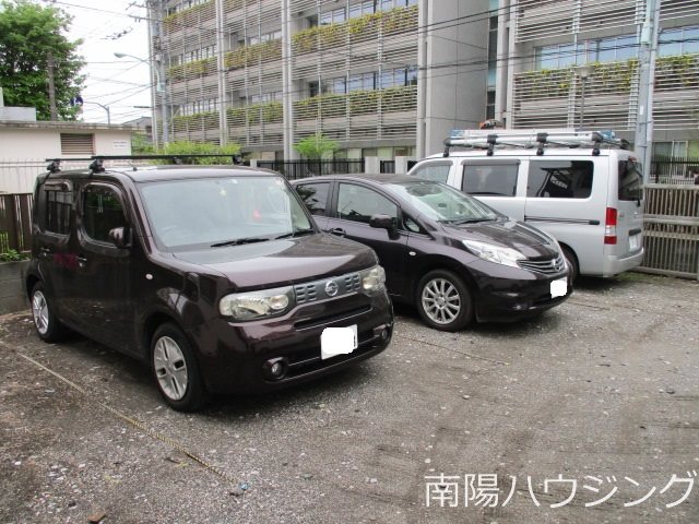 パール若葉 駐車場