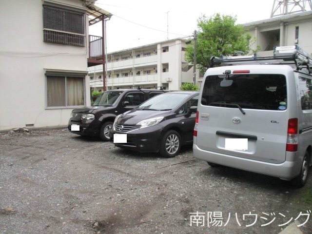 パール若葉 駐車場