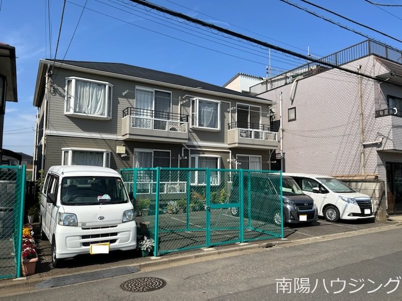 クローバーフォー 駐車場