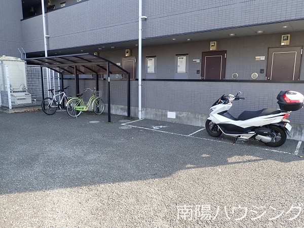 メゾンボヌール 駐車場