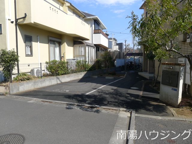 グランシャリオ駐車場 外観