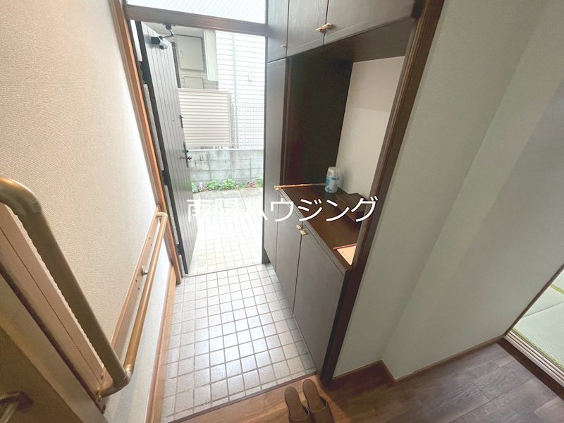 メゾネット西荻 玄関