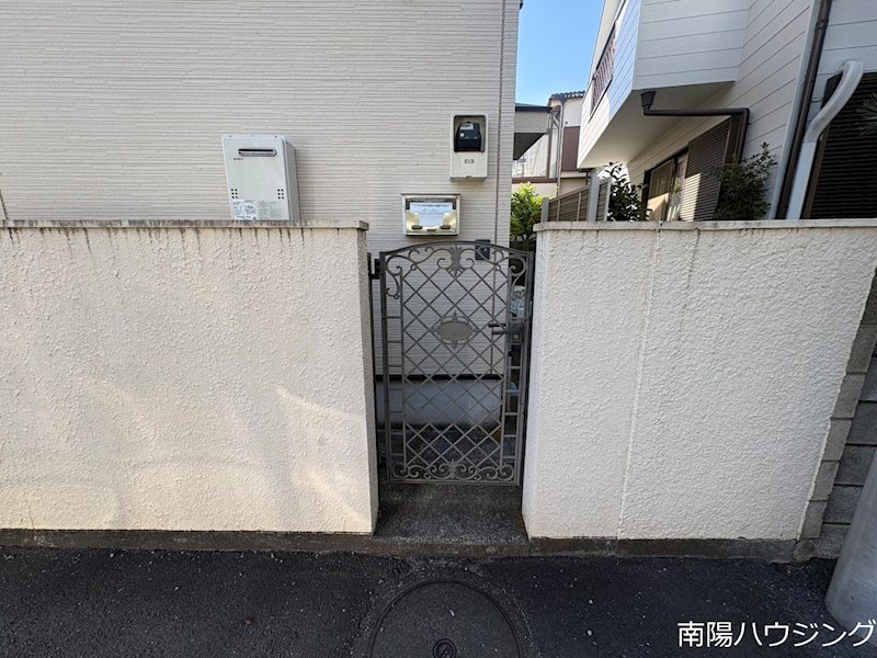 調布ヶ丘１丁目戸建 エントランス