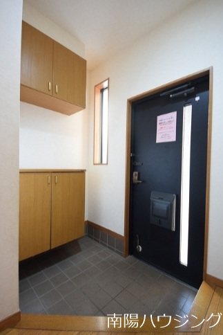 フォレスト深大寺A号館 玄関