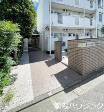 ディライト南烏山 玄関
