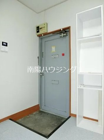 第2栄町レジデンス 玄関