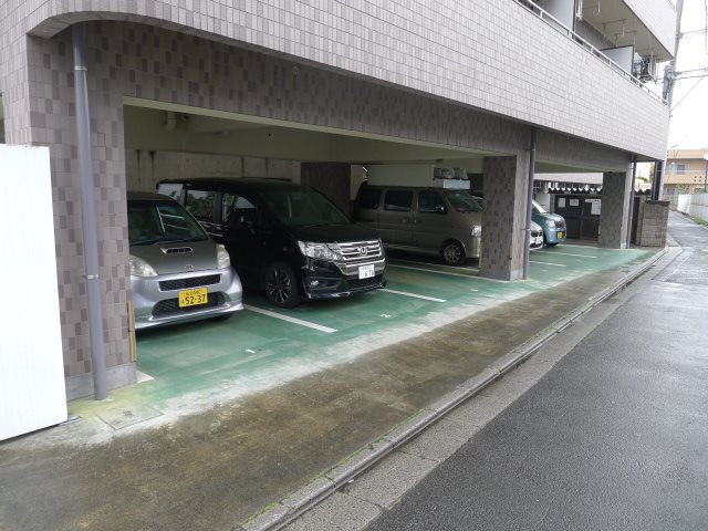 エクセレント調布 駐車場