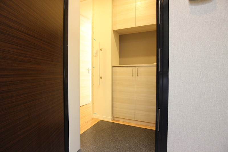 メゾン・ルーチェ 玄関