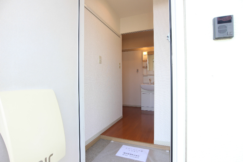 サントゥールB 玄関