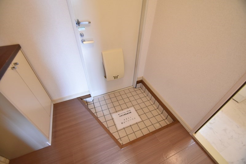 メゾンシルクB 玄関
