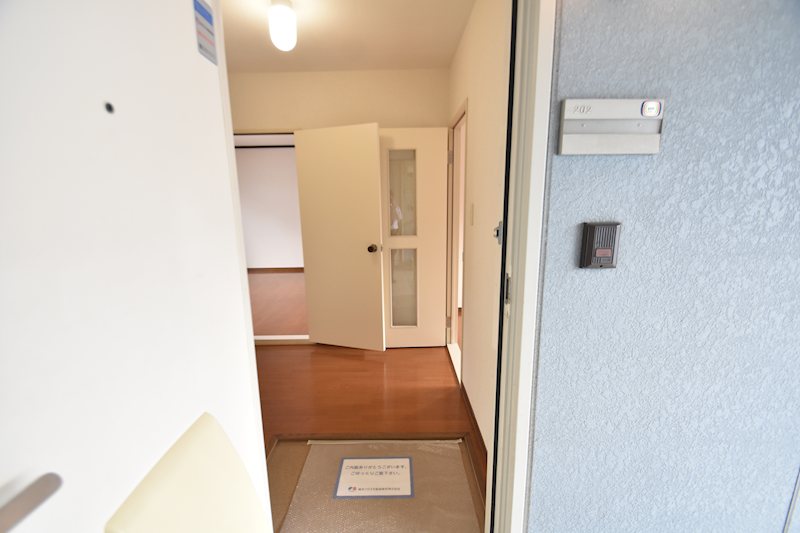 フレグランス平山C 玄関