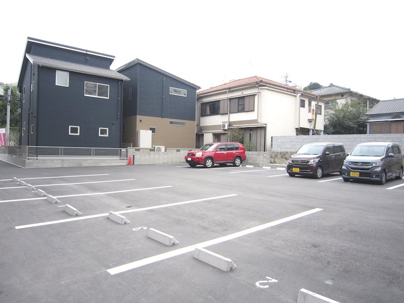 ヒルズ唐湊 駐車場