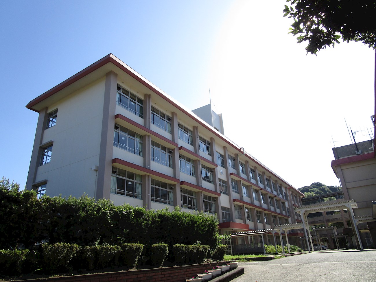 Parasia 小学校