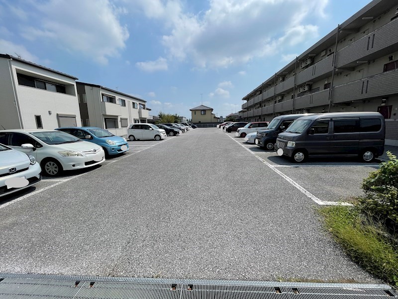 林マンションＦ 駐車場