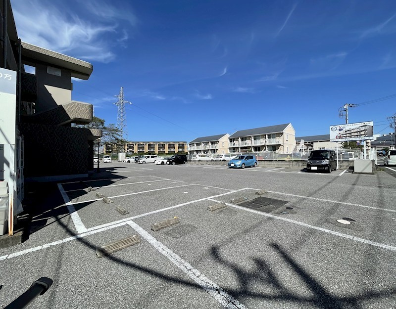 グランディール陽東 駐車場