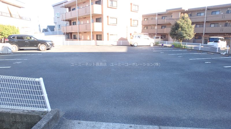 ユーミー隼人ビル 駐車場
