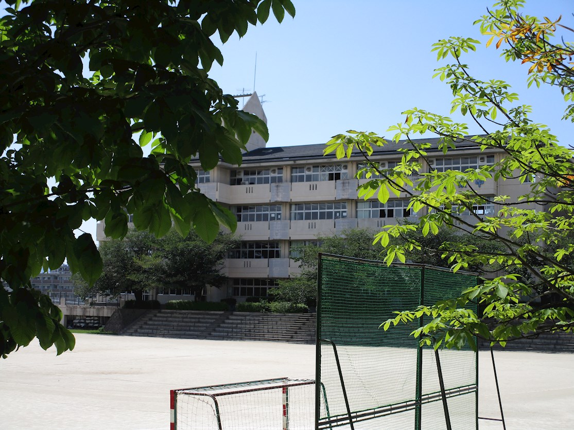 ベルメゾン長嶺 中学校