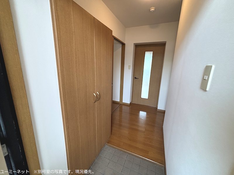 エクセレント皇英 玄関