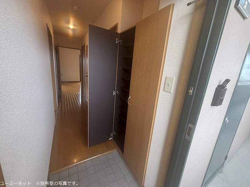 グランディール長嶺 玄関