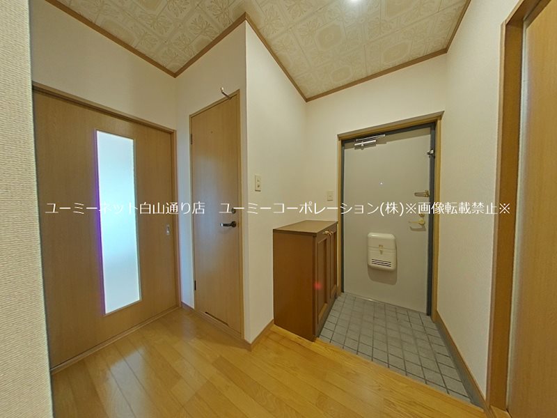アイリステラモトⅡ 玄関