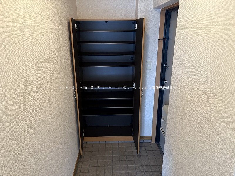 シャトー光の森C 玄関
