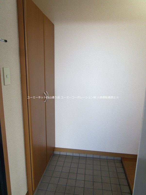 シャトー光の森D 玄関
