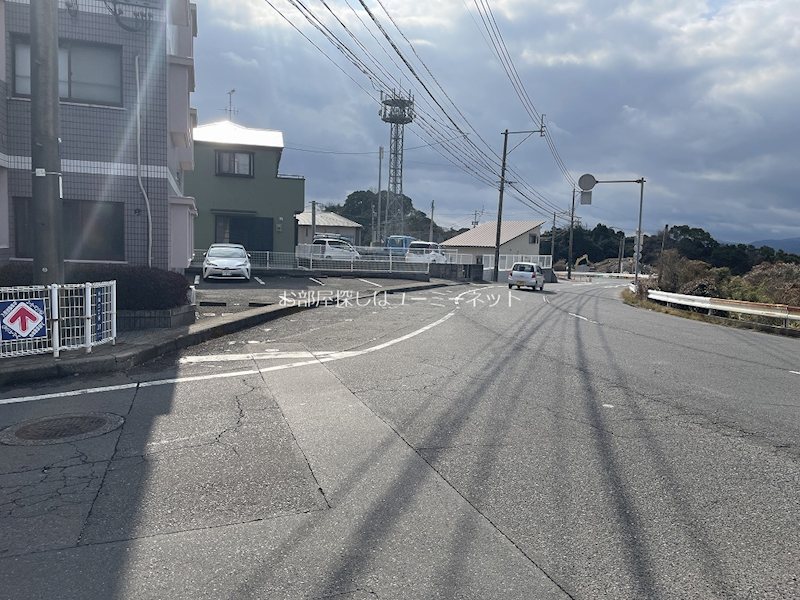 ファミーユ蘭 駐車場